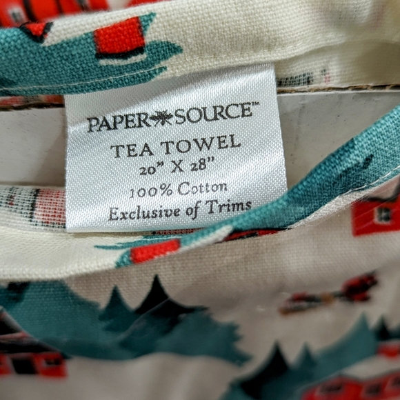 Paper Source Holiday Tea Towel and Matching Oven Mitts. - Picture 3 of 3